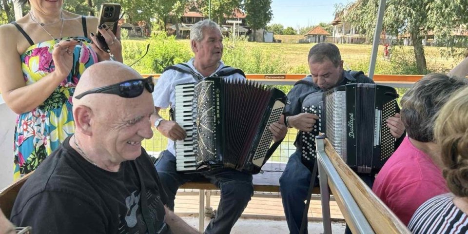 Šta to trešti niz Tisu: Sabajle izašli na reku i ne staju (VIDEO)