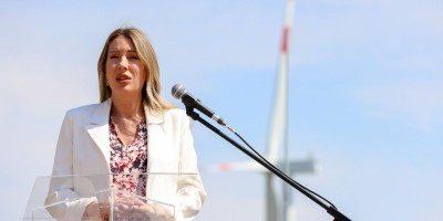 Elektroprivreda Srbije je kompanija u vlasništvu države Srbije i najveće preduzeće u zemlji, i niko od predstavnika države nije pomenuo prodaju najvažnije srpske kompanije.