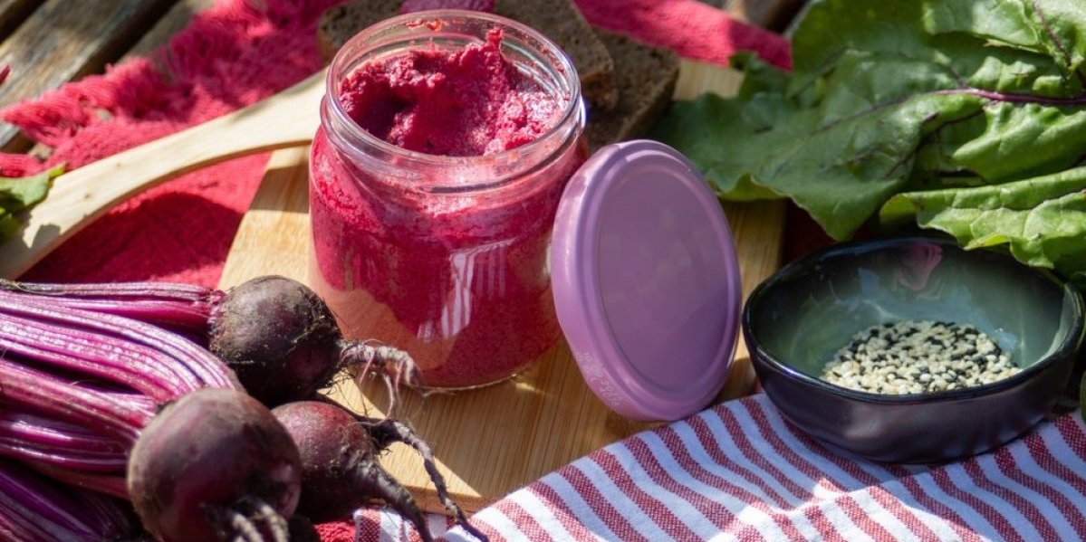 Delikates u teglici: Namaz od cvekle gotov za 10 minuta - specijalni dodatak čini ga neodoljivim