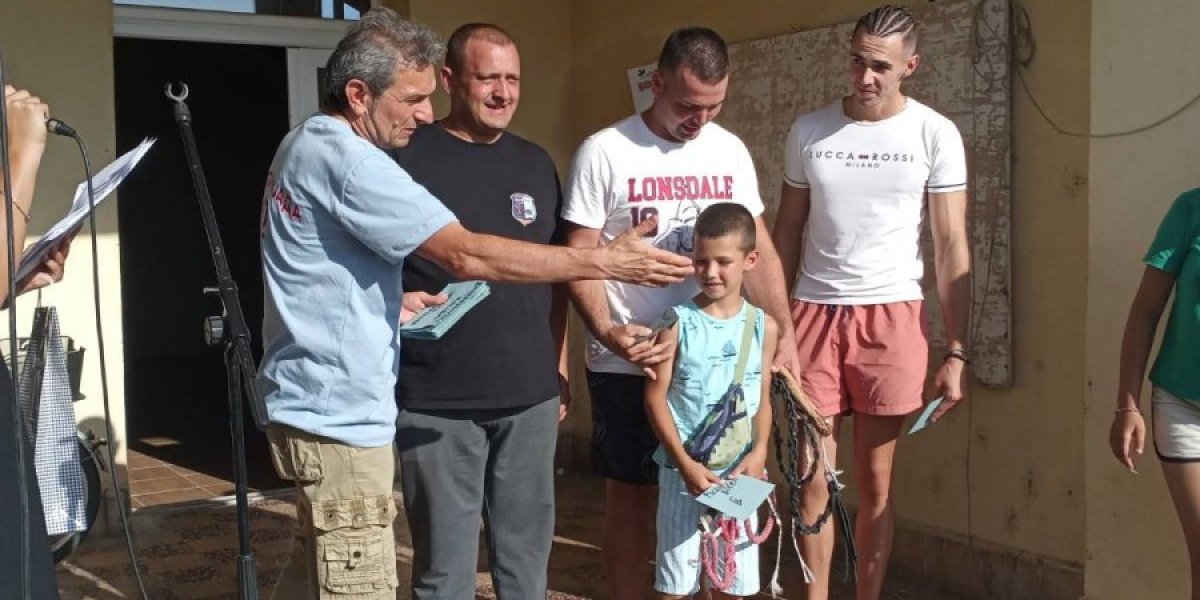 Mlade snage u kategoriji pucanja bičem 