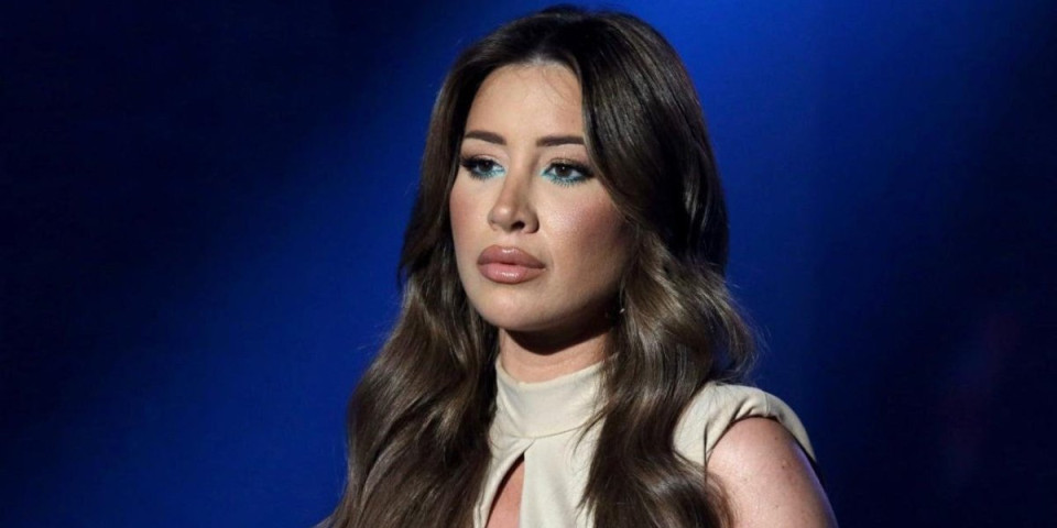 Pevačica doživela saobraćajnu nesreću - Policija na licu mesta