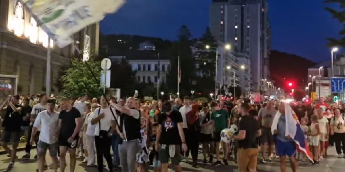 Skandaloznom odlukom suda pušteni na slobodu, a već prete: Blokaderi hoće vlast, pa da hapse sudije, policajce, tužioce (FOTO)