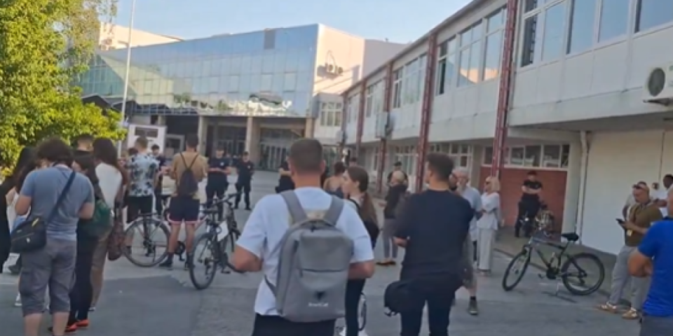 "Raspad svega!" Novosadski novinar priznao - Totalni debakl zgubidana koji hoće da spreče polaganje ispita (FOTO/VIDEO)