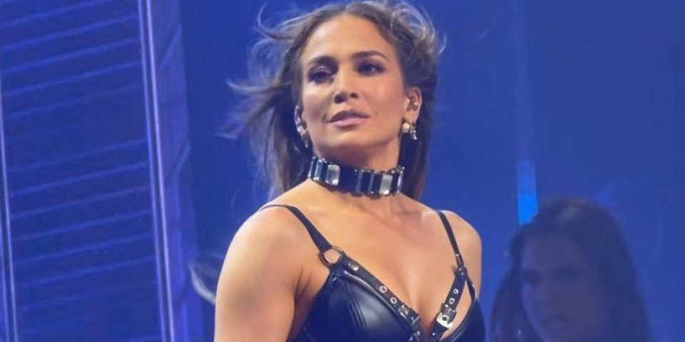 Džej Lo zapevala na indijskoj svadbi u seksi kostimu i za to dobila milione (VIDEO)