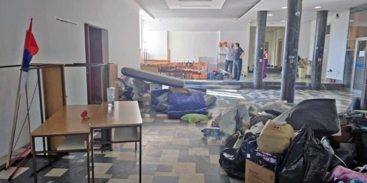 Blud, razvrat i fekalije! Ovako bi izgledala budućnost kada bi se blokaderi dočepali vlasti (VIDEO)