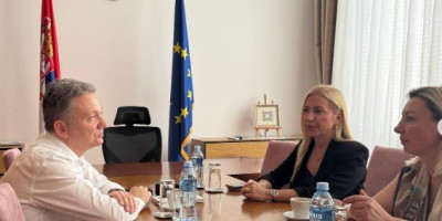 U cilju jačanja institucionalne podrške ženama kroz digitalne alate i unapređenje javnih politika na osnovu stvarnih potreba korisnica, ministarka bez portfelja zadužena za rodnu ravnopravnost Tatjana Macura sastala se sa direktorom Kancelarije za IT i eUpravu dr Mihailom Jovanovićem.