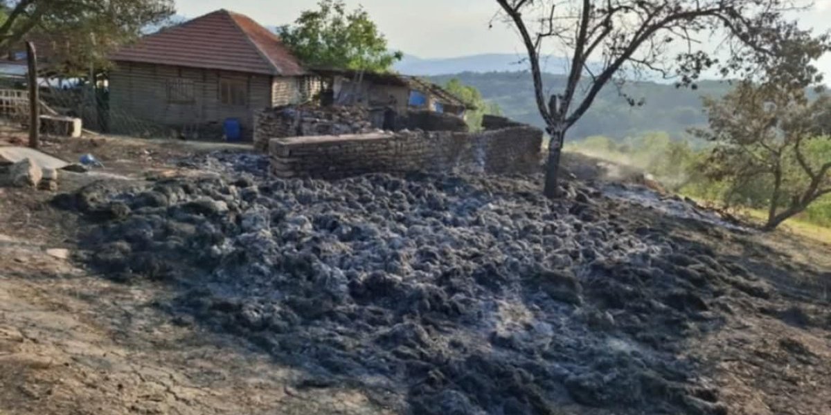 Muke po Ilićima! Porodici kod Vranja izgorele štale i hrana za stoku, potrebna im pomoć (FOTO)
