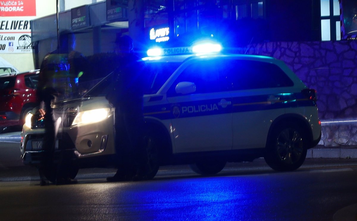 Ignorisao rotaciju i sirenu, a onda pao na alkotestu: Bez vozačke prevozio dete u kolima