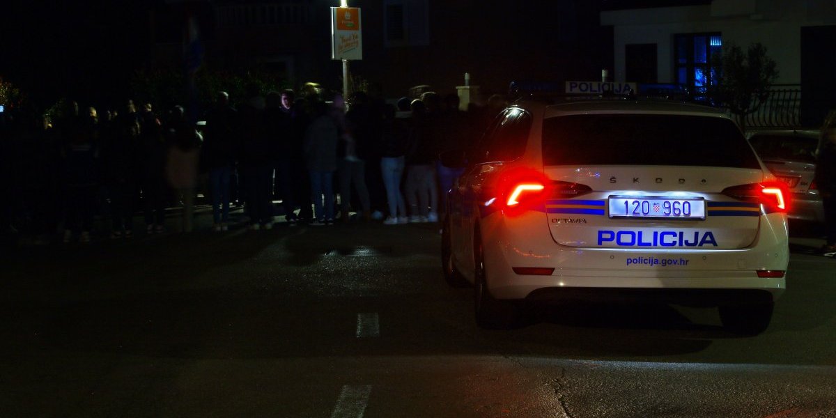 Stravičan udes: Automobil sledeo u more, četiri osobe izgubile život