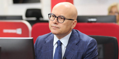 Lider SNS i savetnik predsednika za regionalna pitanja Miloš Vučević odgovorio je Toninu Piculi na sramnu izjavu da "Vučić i dalje namerava da sedi na više stolica".