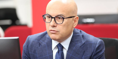 Lider Srpske napredne stranke i savetnik predsednika za regionalna pitanja Miloš Vučević ocenio je za Prvu televiziju da blokaderi traže izbore koji su za njih samo okidač za novo pogonsko gorivo.