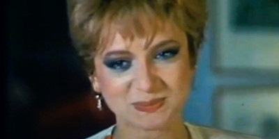 Pevačica grupe "VIA Talas" Mirjana Mira Mijatović, čiji se hit našao u filmu "Šećerna vodica", bila je prijateljica i delila sličnu sudbinu sa glumicom Sonjom Savić.