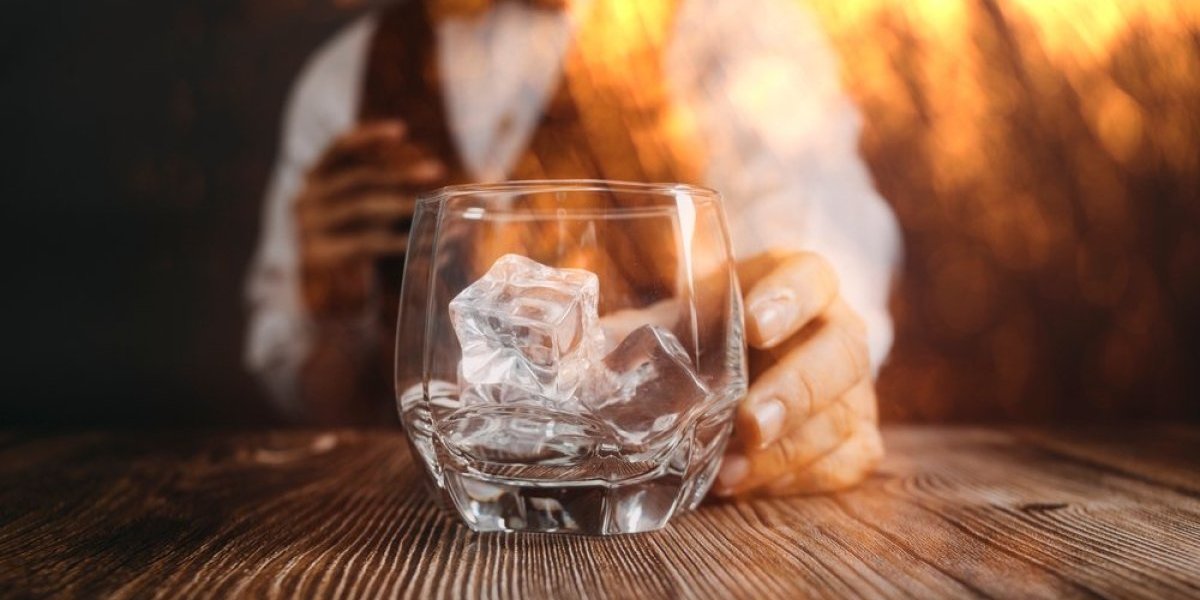 Okidač za rak debelog creva: Za muškarce su štetne 2 čaše dnevno, a žene bi ovu vrstu alkohola trebalo potpuno da izbegavaju