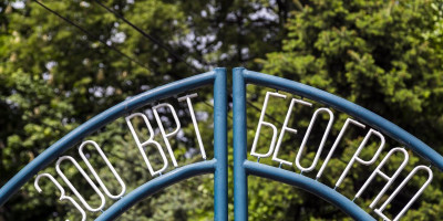 Dvogodišnji dečak kojeg je pre nekoliko dana udarila zebra u Beogradskom Zoološkom vrtu, i dalje se nalazi u Tiršovoj, ali nije životno ugrožen.