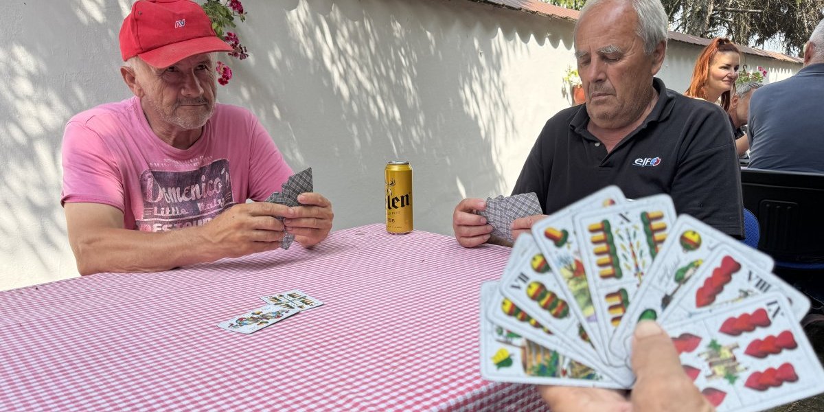 Tri pa nanovo ovde i nigde na svetu! Ova jedinstvena kartaroška igra postoji samo u Srpskoj Crnji (FOTO)