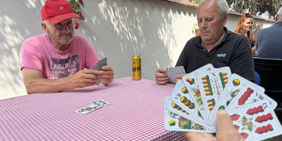Tri pa nanovo ovde i nigde na svetu! Ova jedinstvena kartaroška igra postoji samo u Srpskoj Crnji (FOTO)