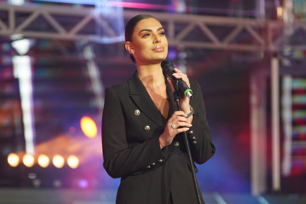 Mina Vrbaški u ljubavnom zanosu - Krenula u akciju sa ovim cimerom (VIDEO)