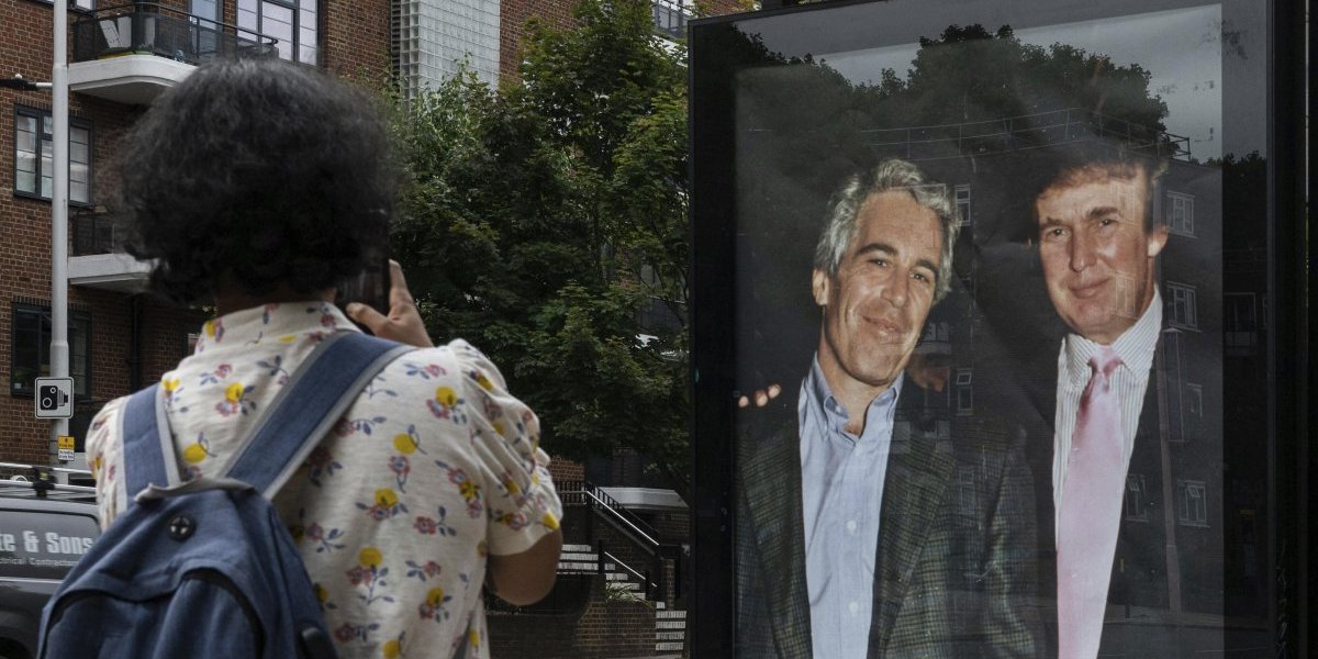 Skandal veka trese SAD: Tramp Epstajnu poslao erotsku poruku?! Hitno se oglasila Bela kuća