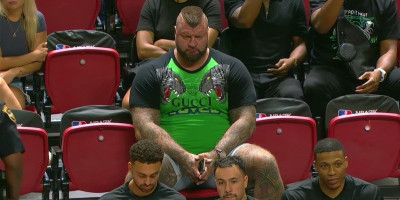 Strahinja Jokić pritegnil pozornost z izjemnim stajlingom na tekmi Denverja