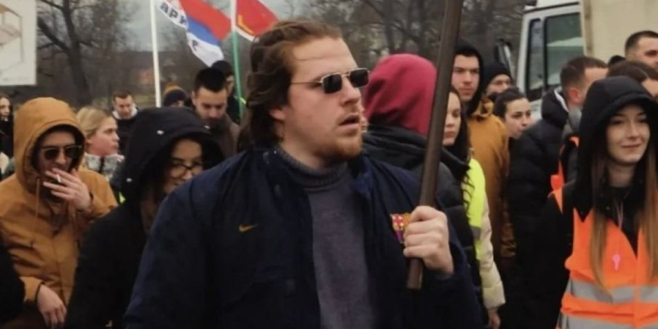 (FOTO) Ovo je blokader iz Arilja koji preti Vučiću: Propali student traži malo slave