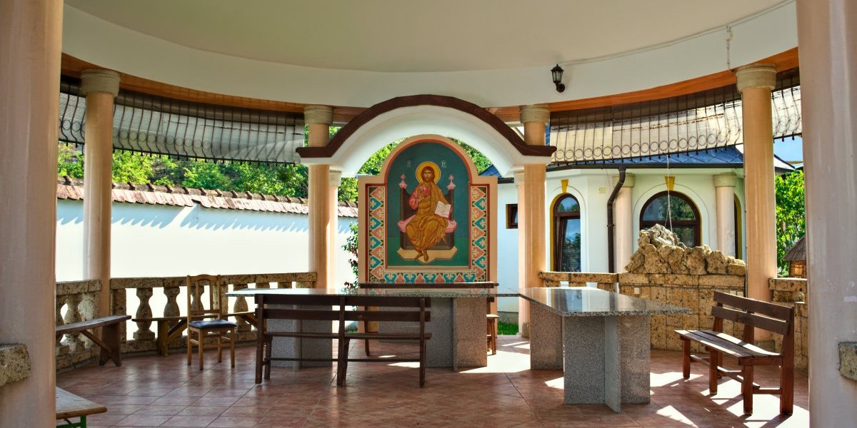 Najskuplja srpska knjiga ukradena iz ovog manastira: Više od 140 strana ispisano zlatom (FOTO)