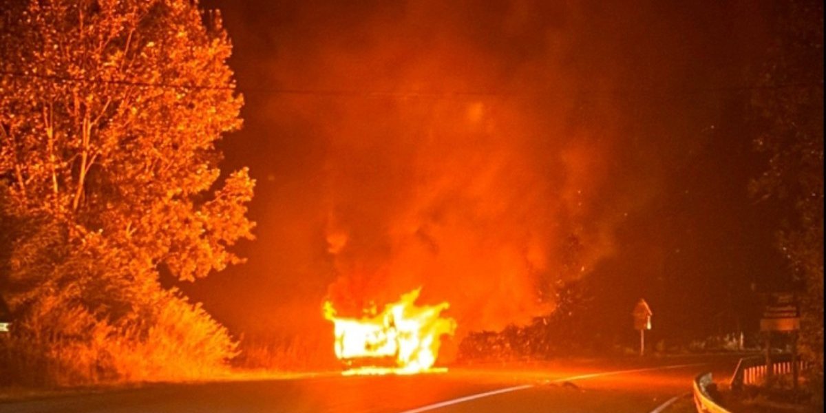 Buktinja na putu za Bosnu: Zapalio se automobil (FOTO)