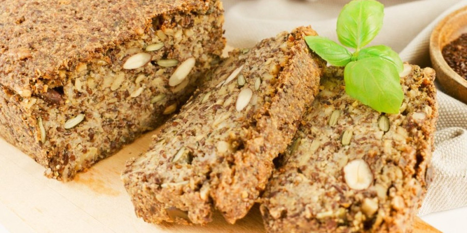 Hleb od kog kilogrami sami spadaju: Trebaju vam samo 2 sastojka, a sprema se očas posla (VIDEO)