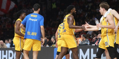 Prihod Vasilija Micića v Hapoel Tel Aviv razvnel strasti med navijači Makabija in sprožil pozive k odstopu uprave