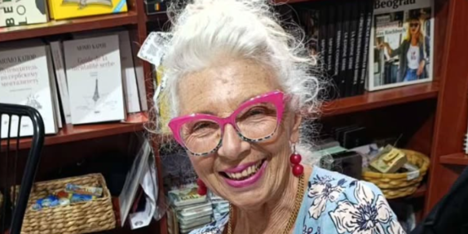 Ima 66 godina, a ni trunku celulita: Maja Volk se utegla u kupaći i pokazala obline (FOTO)