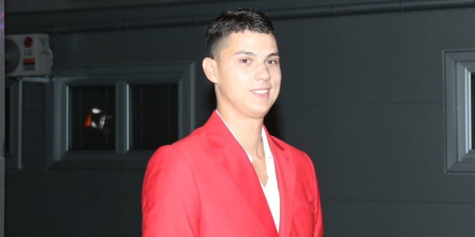 Zaboravio Enu: Peja bacio oko na ovu zadrugarku - Jedan detalj ga je odao