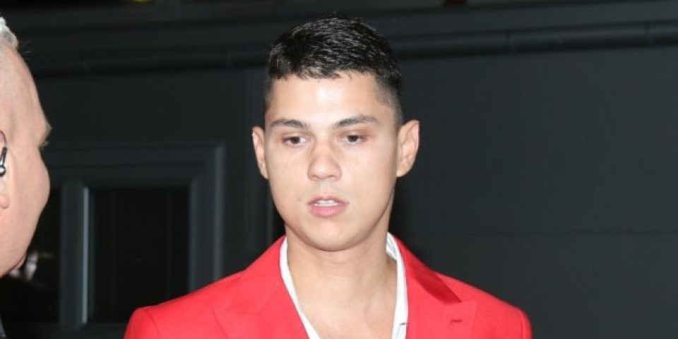 Mali Peja se odao porocima: Usnimljen usred noći kako radi ovo (VIDEO)