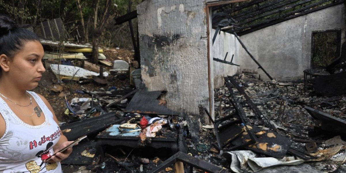 Vatrogasci tražili decu u zapaljenoj kući 