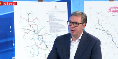 Predsednik Srbije Aleksandar Vučić izjavio je večeras da će do kraja godine biti završen deo Dunavske magistrale u dužini od 24 kilometra i najavio da će uskoro biti otvorena i brza pruga od Subotice do Novog Sada, kao i da će pre kraja 2025. početi da se gradi i brza pruga od Beograda do Niša na tri deonice.