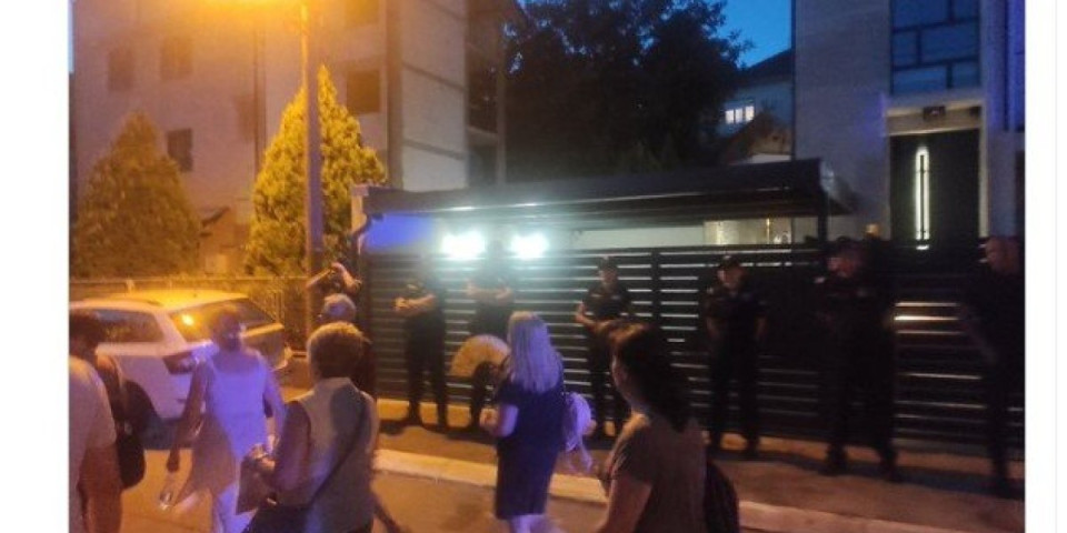Blokaderi teroristi opet krenuli na kuću Dragana J. Vučićevića (VIDEO)