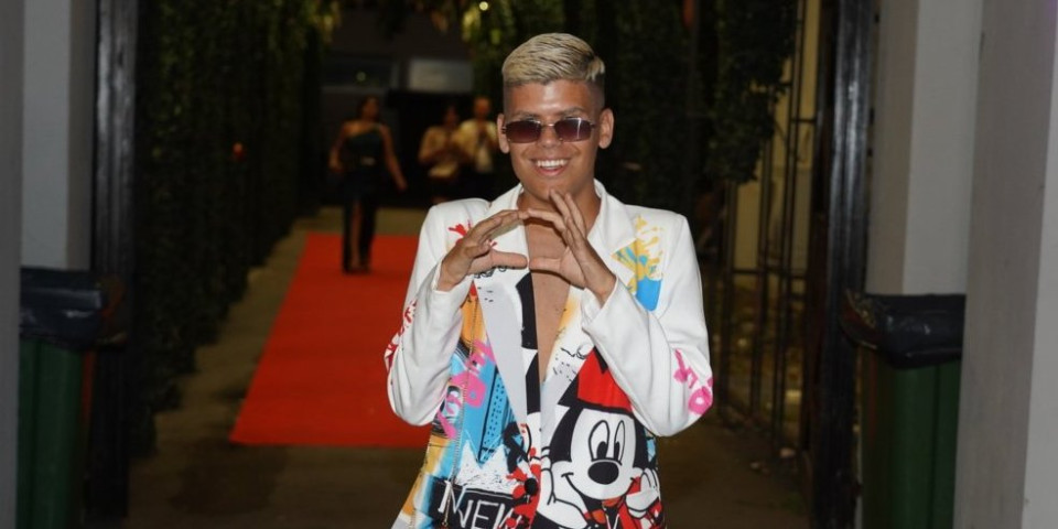 Ovako izgleda dečko Uroša Stanića - Rijaliti učesnik objavio sliku strasnog poljupca (FOTO)