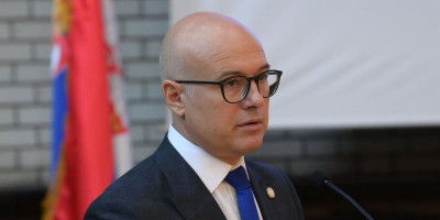 Predsednik SNS i savetnik predsednika Republike za regionalna pitanja Miloš Vučević izjavio je danas da je Aljbin Kurti direktno odgovoran za genocidnu politiku prema našim sunarodnicima, za širenje netrpeljivosti i stalno dizanje međuetničkih tenzija.