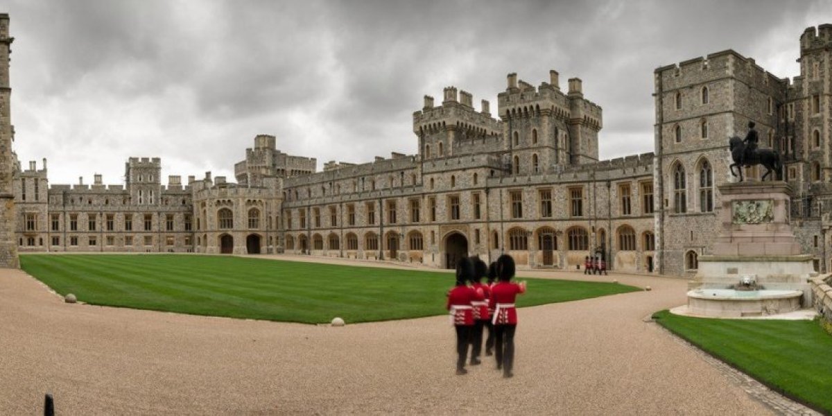 Iza kulisa kraljevske raskoši: Kako se postavlja sto za banket u Vindzorskom zamku - Ovo je fascinantno (VIDEO)