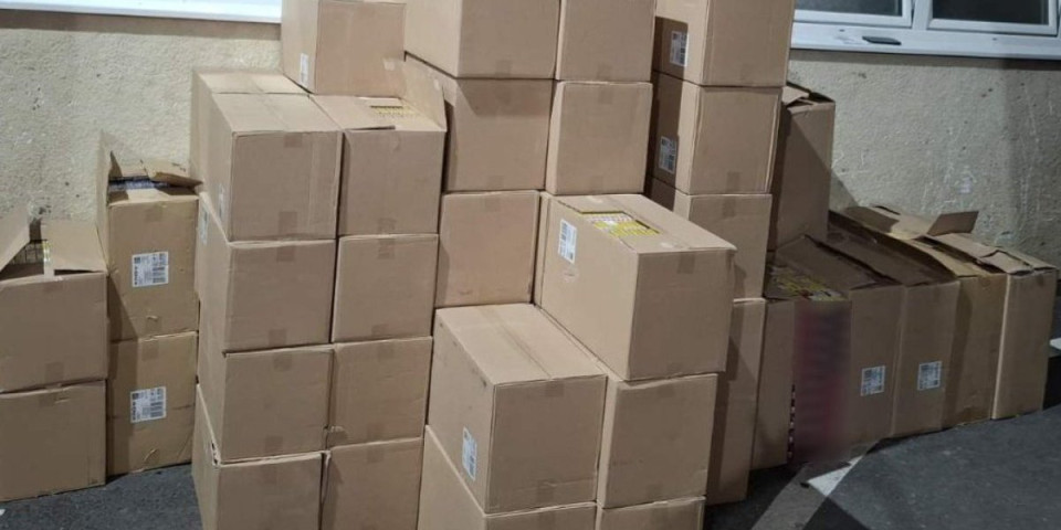 Zaplenjena roba vredna 10 miliona: Policija pronašla 73 paketa (FOTO)