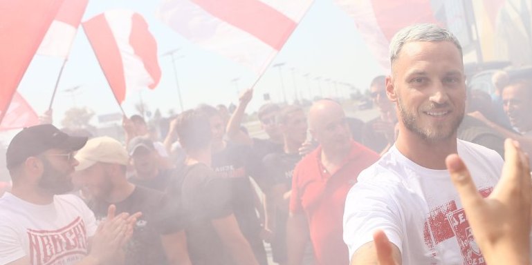 Arnautović stigao u Beograd! Fešta ispred aerodroma, dočekali ga "delije" i Terzić (VIDEO/FOTO GALERIJA)