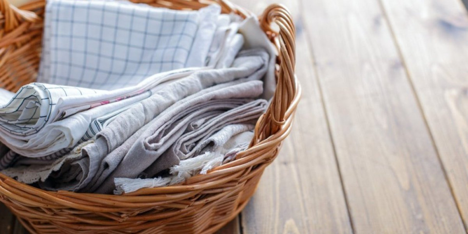 Smrad kuhinjskih krpa nestaće zauvek: Dodajte 1 šolju ovog pića u veš mašinu i rešite problem