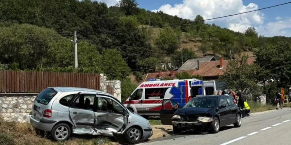 Povređeno šest osoba: Lančani sudar kod Rudne Glave (FOTO)