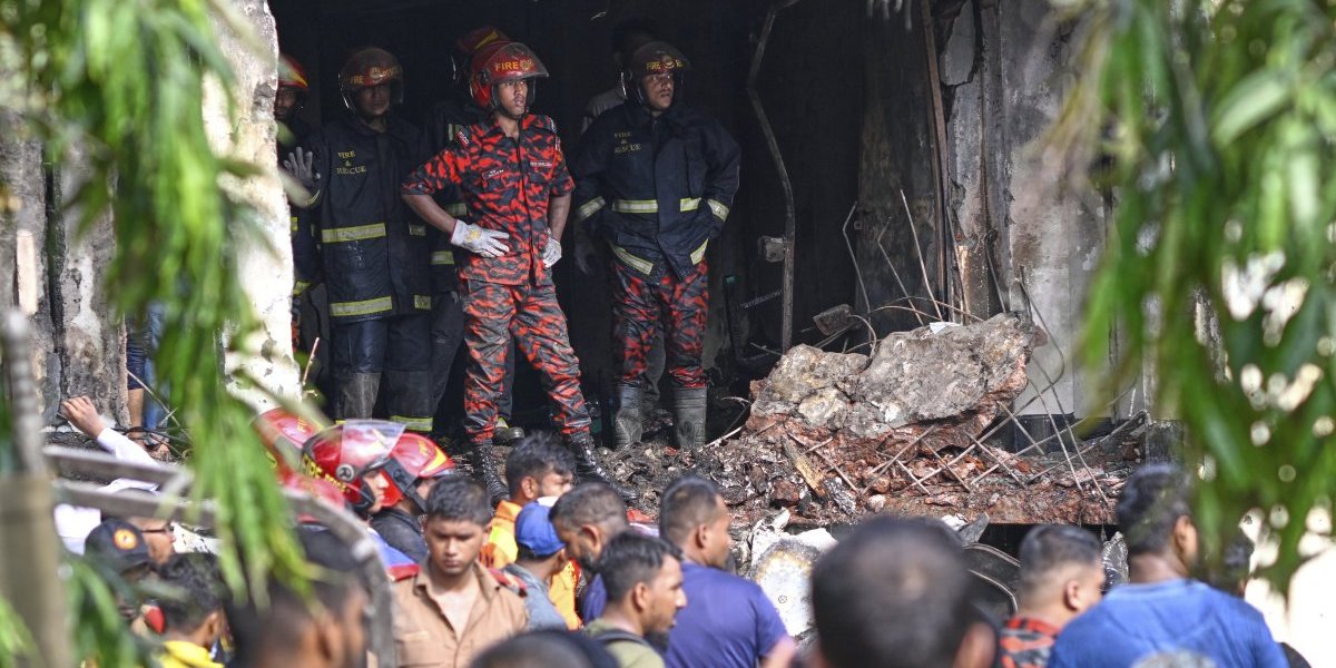 Vojni avion se zabio u školski kampus, veliki broj mrtvih! Horor prizori iz Bangladeša (VIDEO)