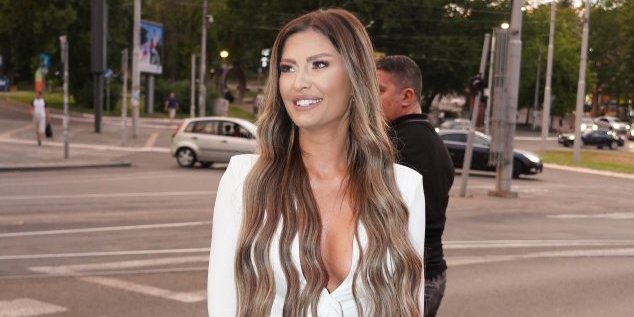 Rani radovi Ane Radulović - Počela kao statista, zarađivala smešne pare, pevači se otimali oko nje