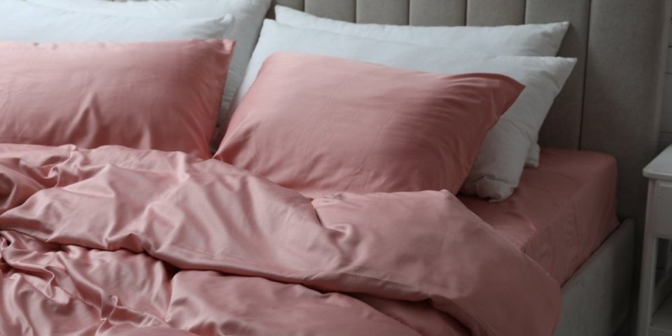 Koliko često treba prati posteljinu tokom vrućina? Upozorenje stručnjaka koje ne smete da ignorišete