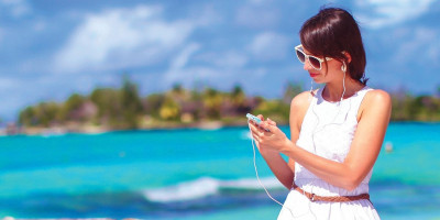 U sezoni kada se granice brišu, a planovi za putovanja uključuju zemlje širom sveta, korisnici određenih mts postpejd tarifa imaju konkretan razlog da budu bezbrižni: roming internet saobraćaj sada je deo njihovog paketa, bez dodatnih troškova i bez posebne aktivacije.