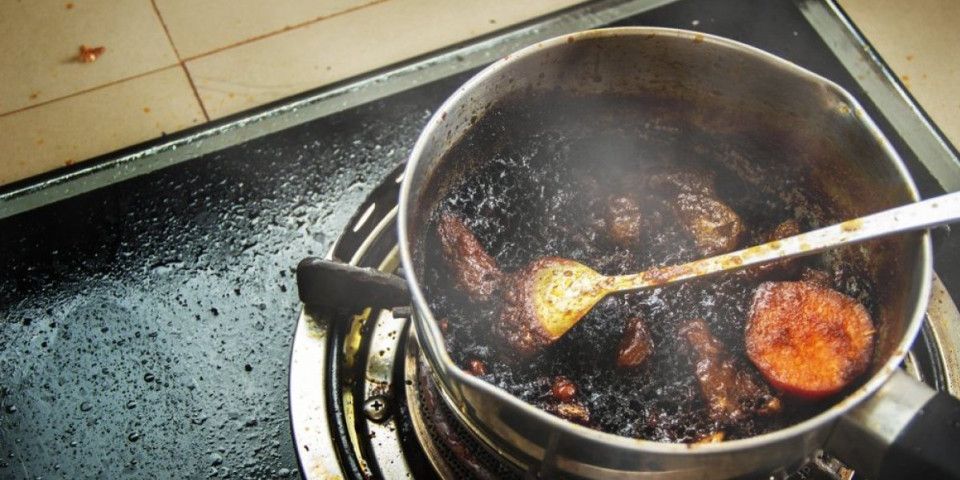 Ne paničite zbog zagorele šerpe: Iskusne domaćice se kunu u ovaj trik - provereno radi (VIDEO)