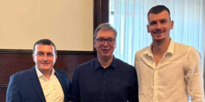 Predsednik Vučić ugostio Simanića: Koliko sam nizak najbolje se vidi kad stanem uz legendarnog Borišu (FOTO)