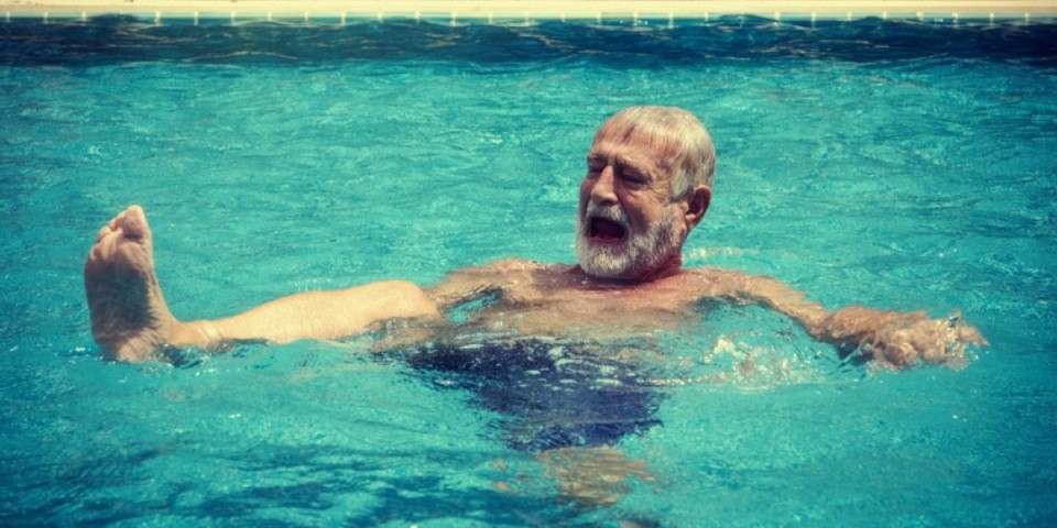Uhvatio vas je grč u nozi dok ste plivali: Jedan tajni trik može da vam sačuva glavu (FOTO)