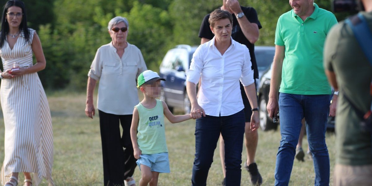 Ana Brnabić se u Požegi pojavila u pratnji bratanca
