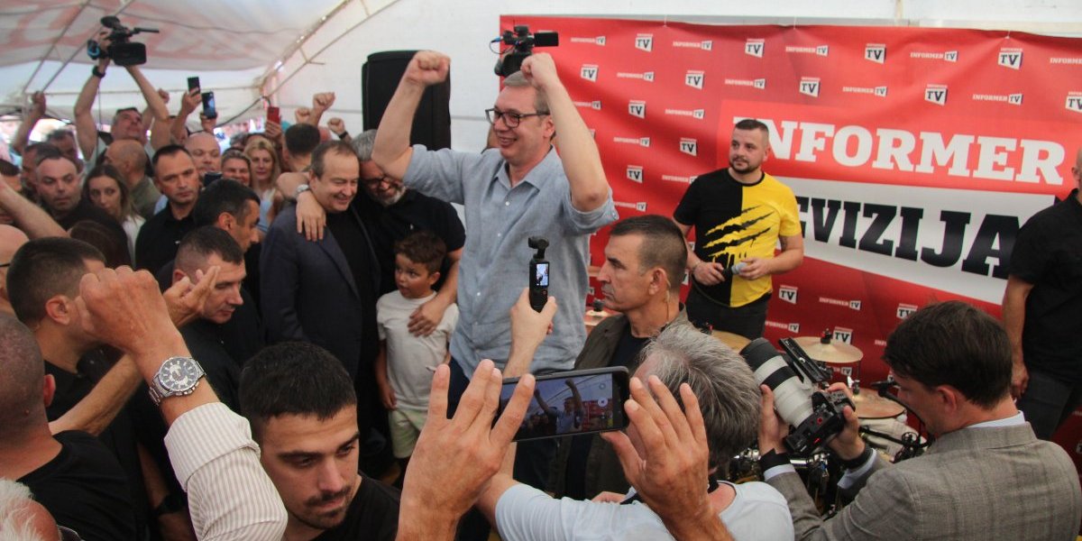 Odjekivalo je "Aco, Srbine"  